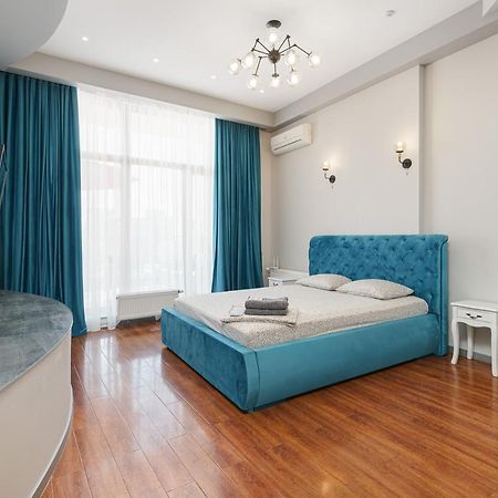 Arcadia Palace 2-Bedrooms Apartment With Terrace オデッサ エクステリア 写真