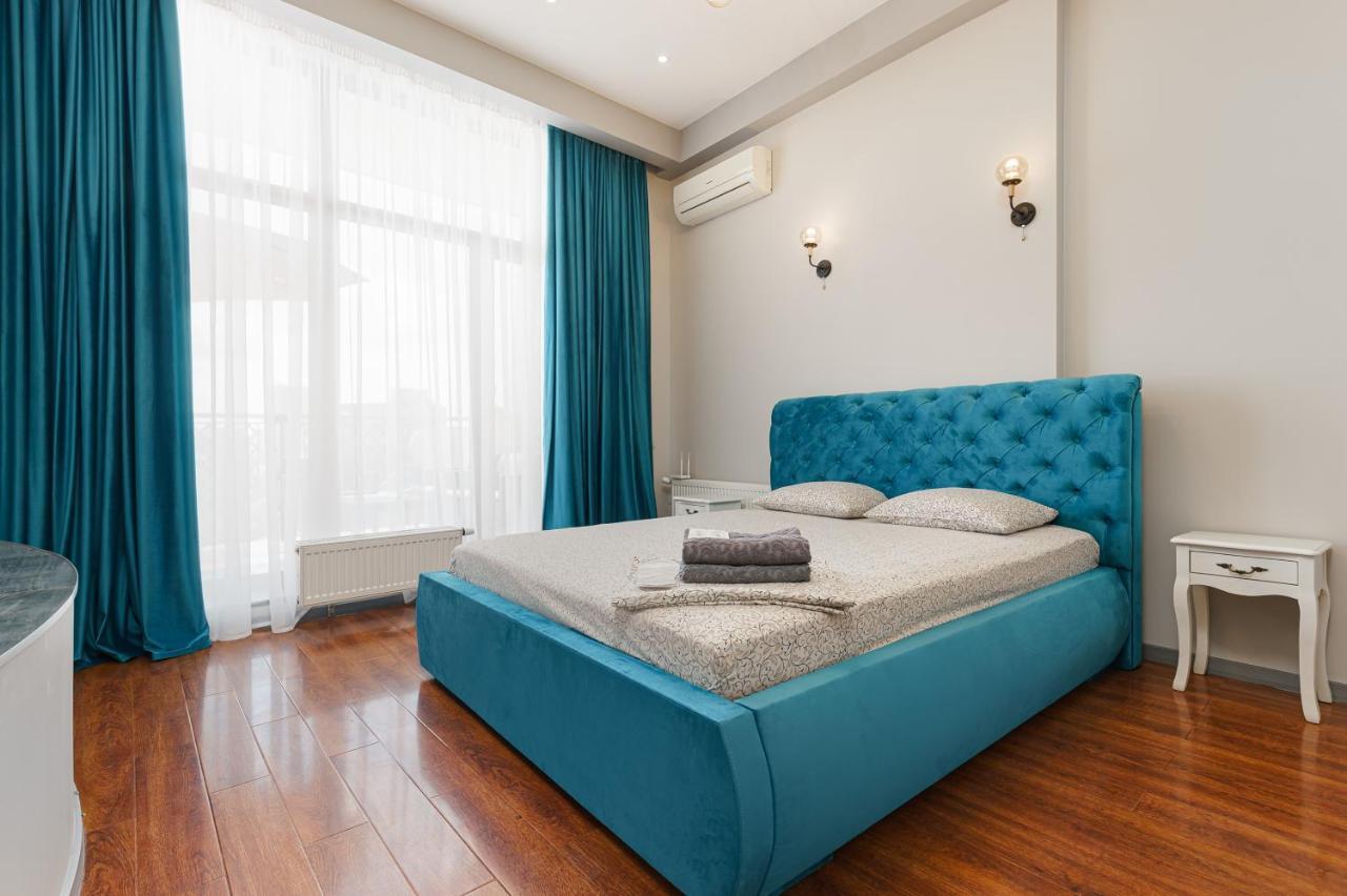 Arcadia Palace 2-Bedrooms Apartment With Terrace オデッサ エクステリア 写真