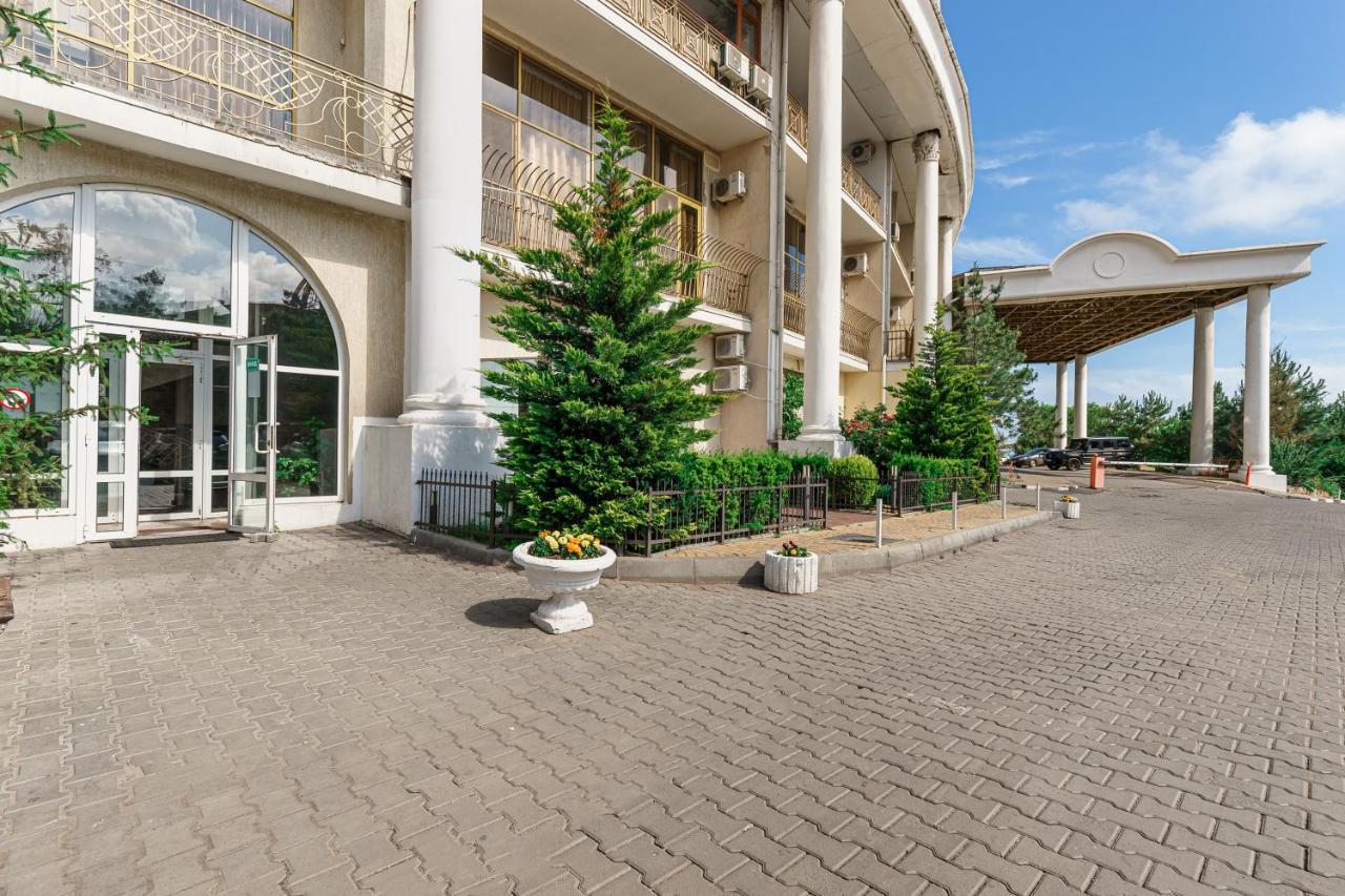 Arcadia Palace 2-Bedrooms Apartment With Terrace オデッサ エクステリア 写真