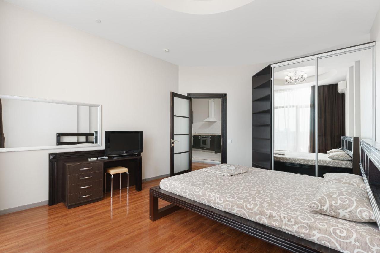 Arcadia Palace 2-Bedrooms Apartment With Terrace オデッサ エクステリア 写真