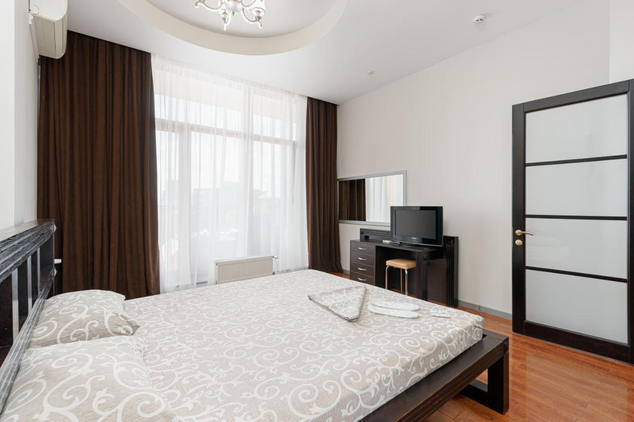 Arcadia Palace 2-Bedrooms Apartment With Terrace オデッサ エクステリア 写真