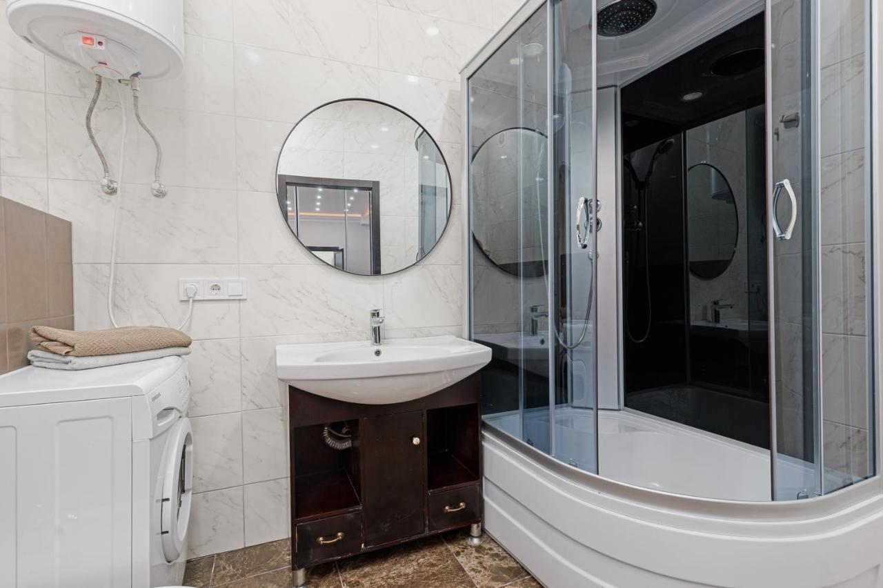 Arcadia Palace 2-Bedrooms Apartment With Terrace オデッサ エクステリア 写真